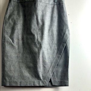 Banana Republic plaid black and white fitted front slit knee length skirt